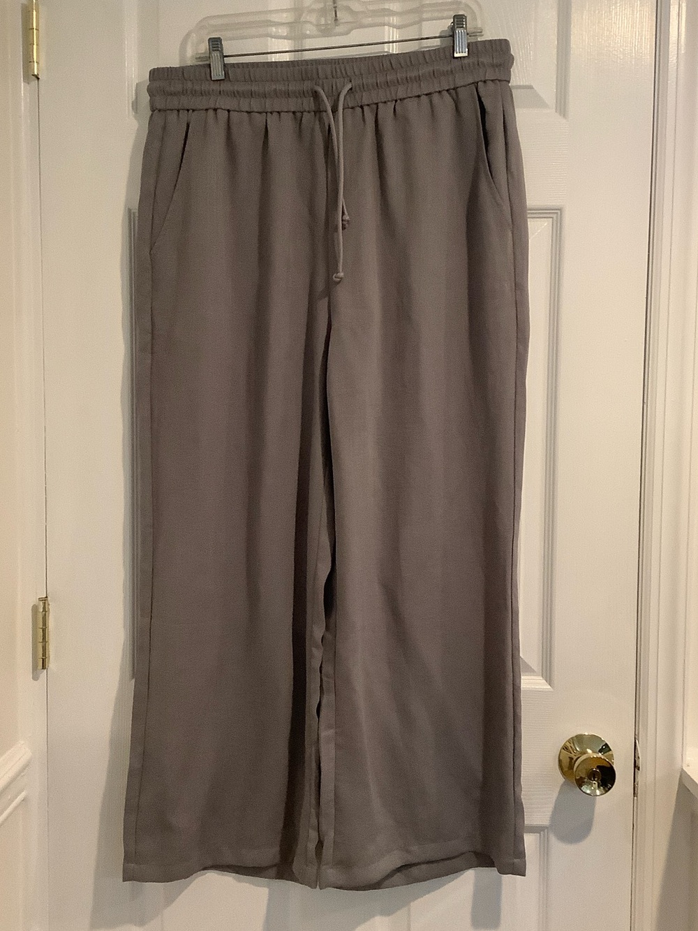 NWT HALARA Gray Petite Wide Leg Stretchy Minimalist Cropped Lightweight Pants XL
